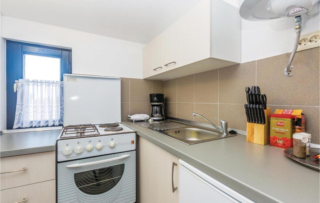 Amazing Apartment In Zupanje With Wifi ภายนอก รูปภาพ